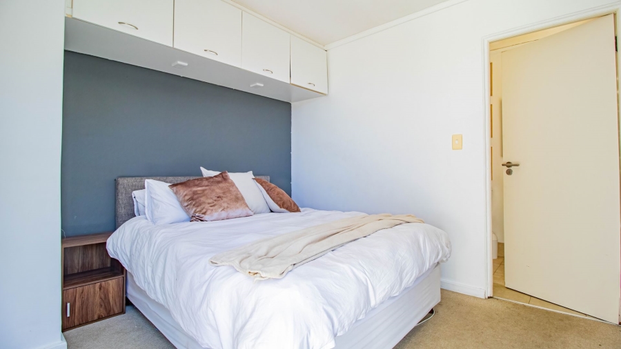 1 Bedroom Property for Sale in Wynberg Western Cape